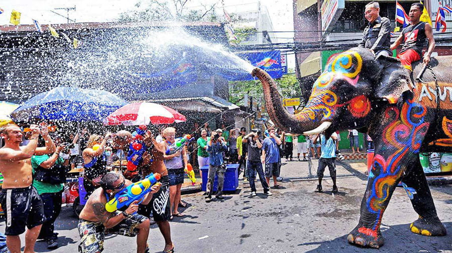 aleenta-Songkran_Water_Festival
